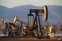 ارتفاع أسعار النفط والدولار.. وتراجع الأسهم الأمريكية