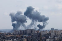 غزة تحت القصف - رويترز