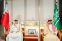 وزير الإعلام سلمان بن يوسف الدوسري خلال لقائه مع وزير الإعلام البحريني- واس