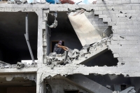 دمار هائل لمساكن الفلسطينيين في غزة (رويترز)