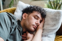 النوم ضروري للجسم للحصول على الطاقة والنشاط اللازمين بشكل يومي - مشاع إبداعي