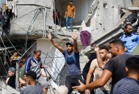 مصادر طبية: عشرات الشهداء والجرحى في غارات الاحتلال وسط غزة 
