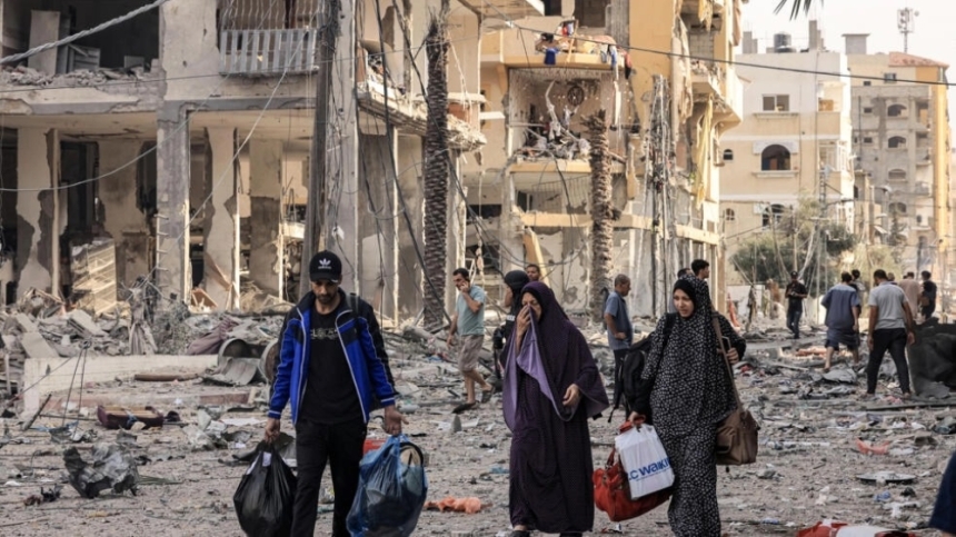 ماكرون: المساعدات الإنسانية يجب أن تدخل غزة دون عوائق