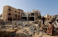 الدمار يخيم على قطاع غزة جراء القصف المتواصل من الاحتلال - رويترز