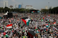 مئات الآلاف يتظاهرون في إندونيسيا لوقف إطلاق النار في غزة- رويترز