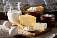 انخفاض سعر الحليب على أساس شهري.. وارتفاع الجبن والبيض