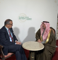 المشرف العام على مركز الملك سلمان للإغاثة الدكتور عبد الله الربيعة يلتقي المدير العام لمنظمة الصحة العالمية - مركز الملك سلمان للإغاثة