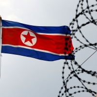 كوريا الجنوبية تفرض عقوبات علي جارتها الشمالية- رويترز