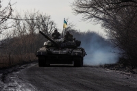 وزير الدفاع الألماني يعد بزيادة شحنات الأسلحة لأوكرانيا- رويترز