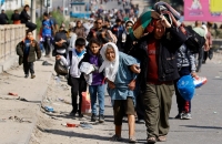 سكان غزة يعانون الموت والحرمان من أبسط الاحتياجات الإنسانية - رويترز