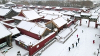 الجليد يغطي المنازل في مدن شمال الصين - موقع BBC News