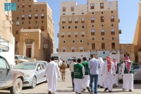 فريق دارة الملك عبد العزيز خلال زيارته إلى مدينة شبام اليمنية - واس