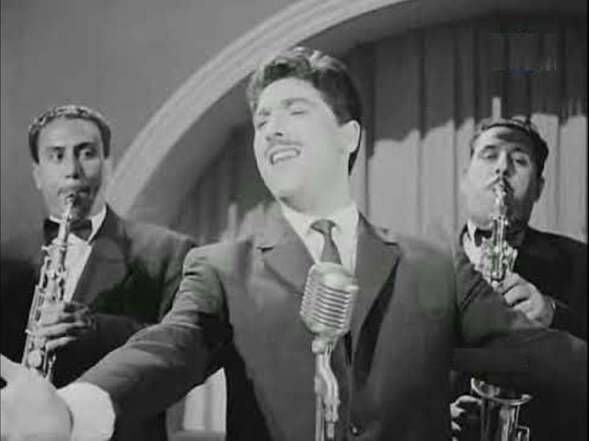 بوب عزام خلال أداء الأغنية في فيلم الحب كده عام 1961 - وكالات