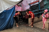 الأمطار تزيد معاناة النازحين في غزة - وفا