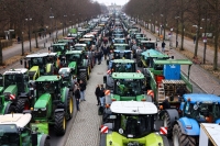 احتجاجات للمزارعين في ألمانيا بسبب خفض الدعم - رويترز