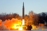 الصاروخ الكوري الشمالي ذو مدى متوسط أُطلق اليوم الأحد - رويترز