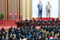 الزعيم الكوري الشمالي كيم جونج أون في خطابه أمان البرلمان - رويترز
