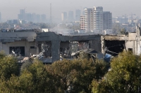 منظر لمبنى متضرر عقب الهجمات الصاروخية في أربيل- رويترز