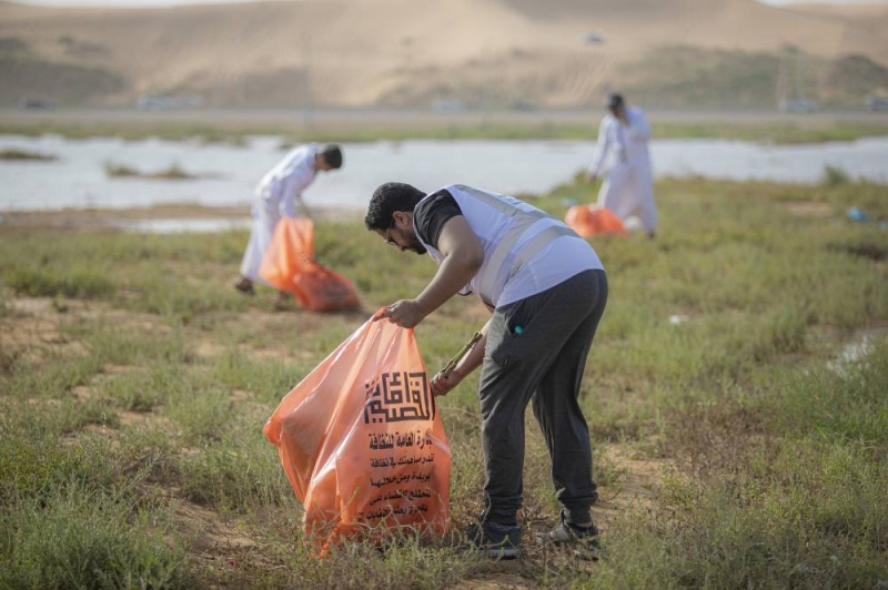 154 متطوعًا يشاركون في حملة نظافة المنتزهات البرية في القصيم