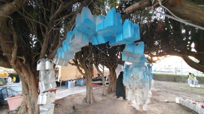 فيديو| علب بلاستيكية تتحول إلى شجرة فنية في مهرجان الزهور بسيهات