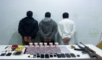 الرياض.. ضبط 3 أشخاص لترويجهم 1.6 كيلو من الحشيش والأقراص المخدرة