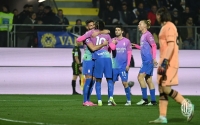 ميلان يعبر فروسينوني بصعوبة ويعزز موقعه بين كبار الدوري الإيطالي