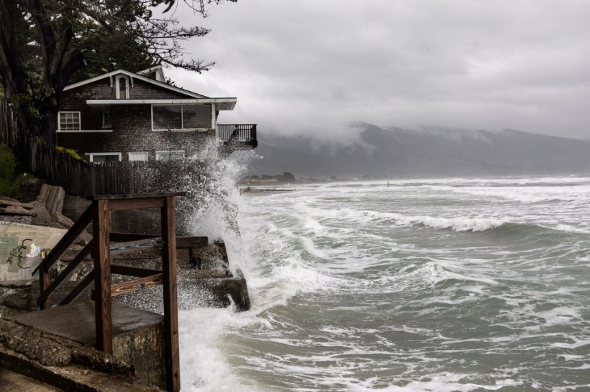 كاليفورنيا تتأهب لعاصفة قوية قد تسبب فيضانات وانهيارات طينية - أرشيفية رويترز