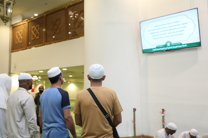 استمرار الخدمات الدعوية للمعتمرين والزوار خلال موسم العمرة الحالي في مكة ومساجد الحلّ