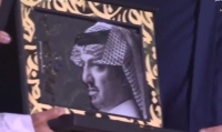 لحظة تكريم الأمير سعود بن عبد الله - روتانا خليجية