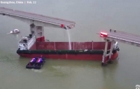 وفاة 5 أشخاص في اصطدام سفينة بجسر جنوب الصين - نيويورك تايمز