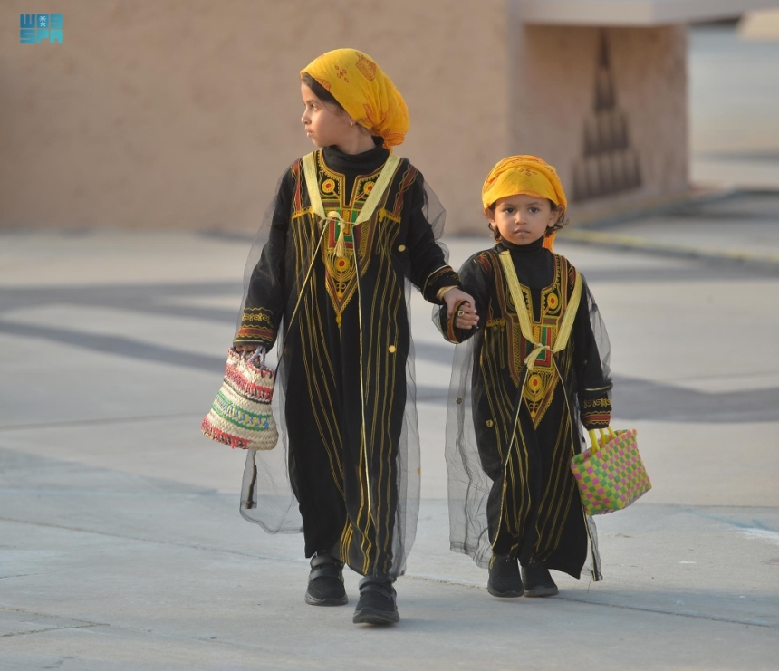 أطفال بالأزياء الشعبية في يوم التأسيس - واس