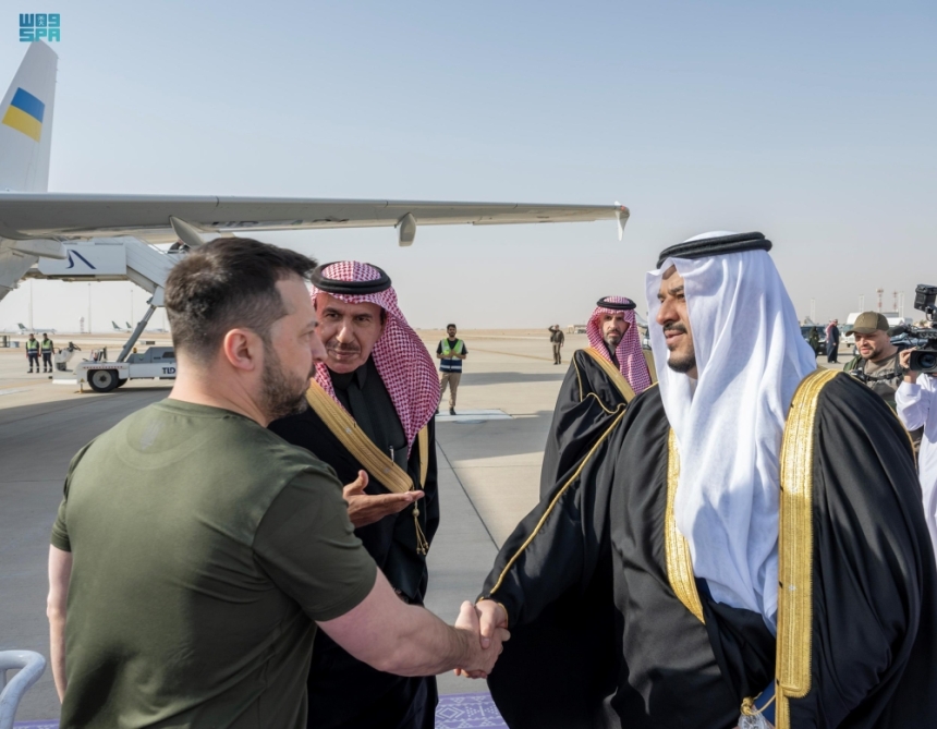 الرئيس الأوكراني يصل إلى الرياض وفي مقدمة مستقبليه نائب أمير المنطقة- واس 