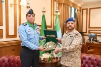 منح رئيس أركان القوات الجوية الباكستانية وسام الملك عبد العزيز