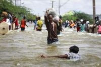 مياه الفيضانات غطت بلدات كاملة في الصومال - موقع CNN