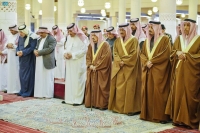أمير الرياض يؤدي صلاة الميت على الأمير تركي بن عبدالله بن ناصر بن عبد العزيز