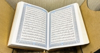 مفوض حقوق الإنسان يستنكر حرق نسخ من القرآن - مشاع إبداعي