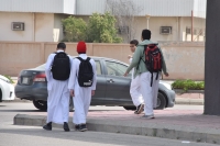 الطلاب يتوجهون للمدارس في أول أيام رمضان