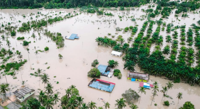ارتفاع حصيلة ضحايا الفيضانات في إندونيسيا إلى 26 قتيلاً