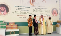 "الشؤون الإسلامية" تدشن برامج هدية خادم الحرمين لتوزيع التمور والمصاحف بجمهورية إندونيسيا