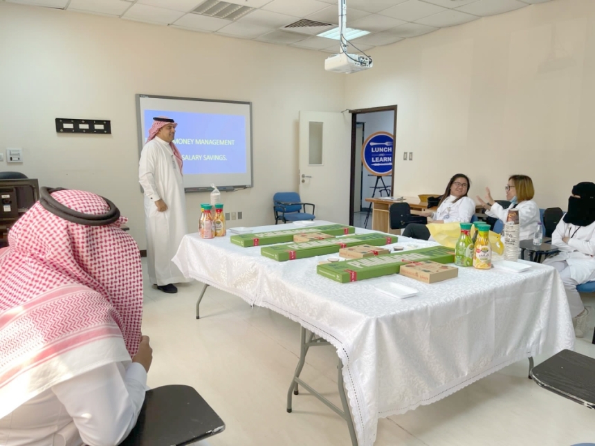 ”إدارة المال“ تثري ثقافة الموظفين في مستشفى الملك عبدالعزيز بالأحساء - اليوم
