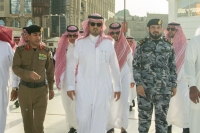نائب أمير مكة يطلع على خطط مركز عمليات أمن المسجد الحرام
