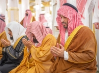 سمو ولي العهد خلال زيارته إلى المسجد النبوي الشريف - واس