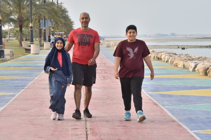 إقبال على رياضة المشي بالواجهات البحرية مع أمطار رمضان - اليوم 