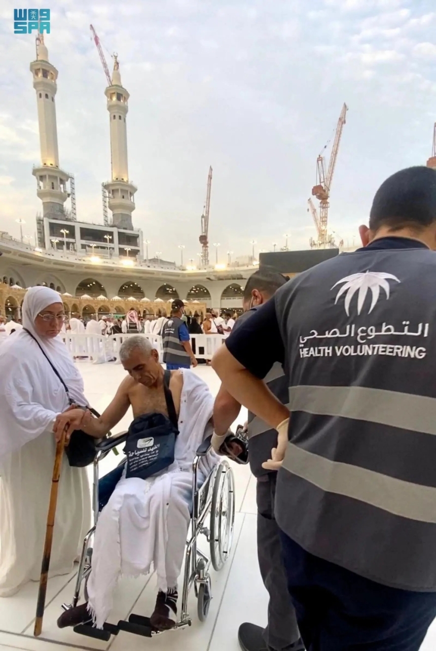 جهود متطوعي الصحة في المسجد الحرام - واس 