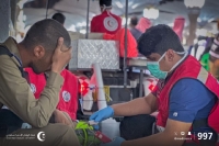 رجال الهلال الأحمر يقدمون الخدمات الإسعافية في ساحات الحرم النبوي - إكس الهلال الأحمر