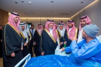 أمير الشرقية يزور المرضى المنومين في مستشفى الملك فهد الجامعي- اليوم 