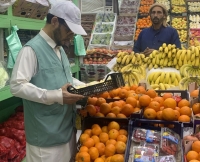 "البيئة" تضبط مخالفات بأسواق الخضار والفاكهة في رنية