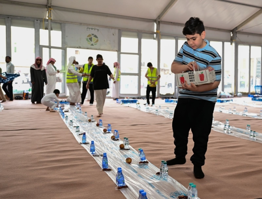 توزيع 11 ألف وجبة خلال 10 أيام بمخيم 