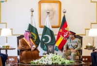 وزير الدفاع يلتقي قائد الجيش الباكستاني- واس