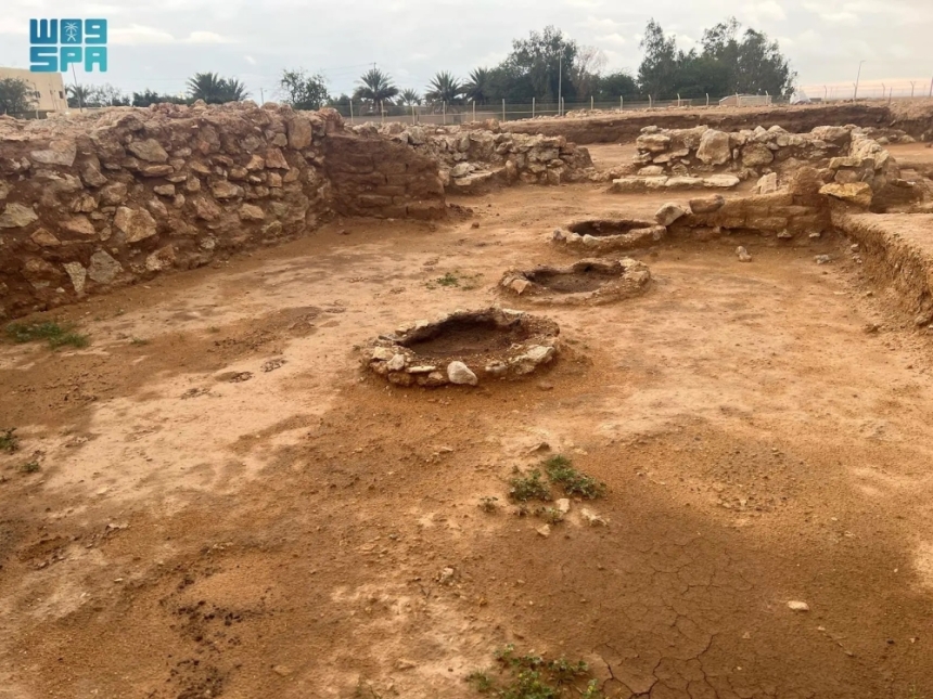 التنقيبات تظهرتنانير الخبز وطهي الطعام في قرية زبالا الأثرية - واس